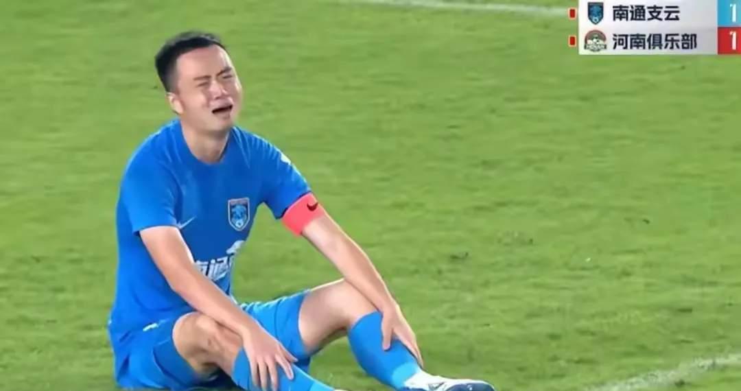 申花客场告负，保级形势令人担忧，掌声雷动