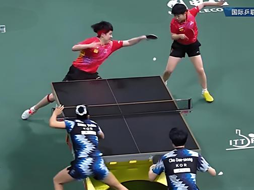 比赛瞬间球员们出色的表现令观众目不转睛！，振奋人心