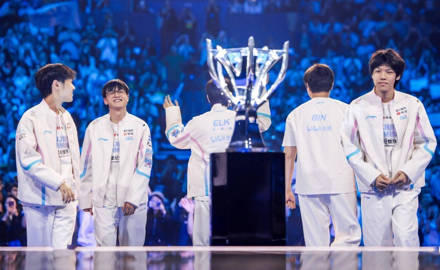 G2血洗HKA,Faker开启传奇时刻峡谷大战全球总决赛,强势挺进下一轮 G2血洗HKA,Faker开启传奇时刻峡谷大战全球总决赛,强势挺进下一轮