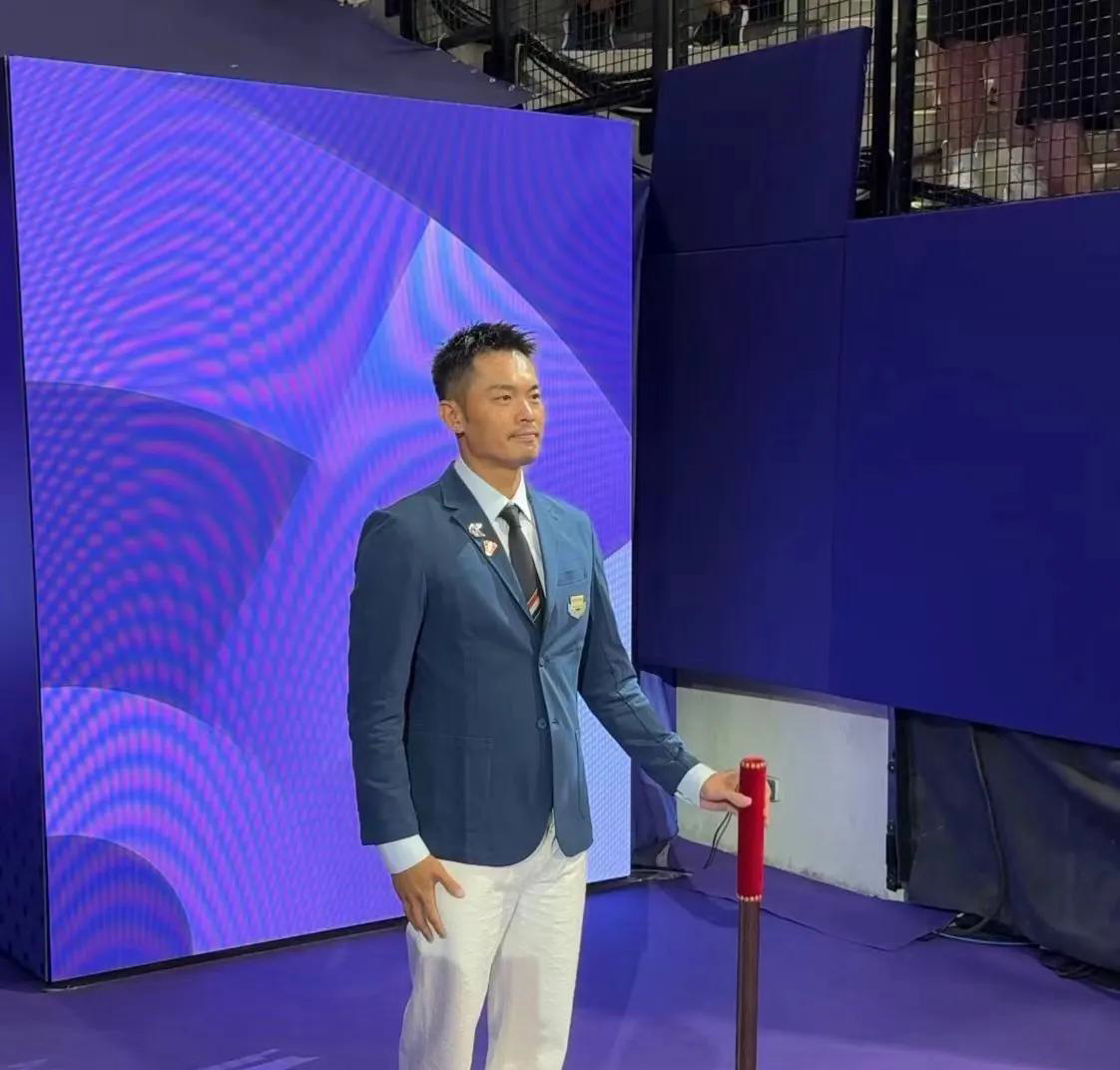 关于球星爆发！羽毛球赛场再现神级操作的信息