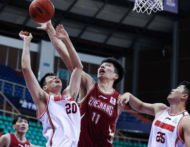 广东队轻取深圳队，库里扛起全队