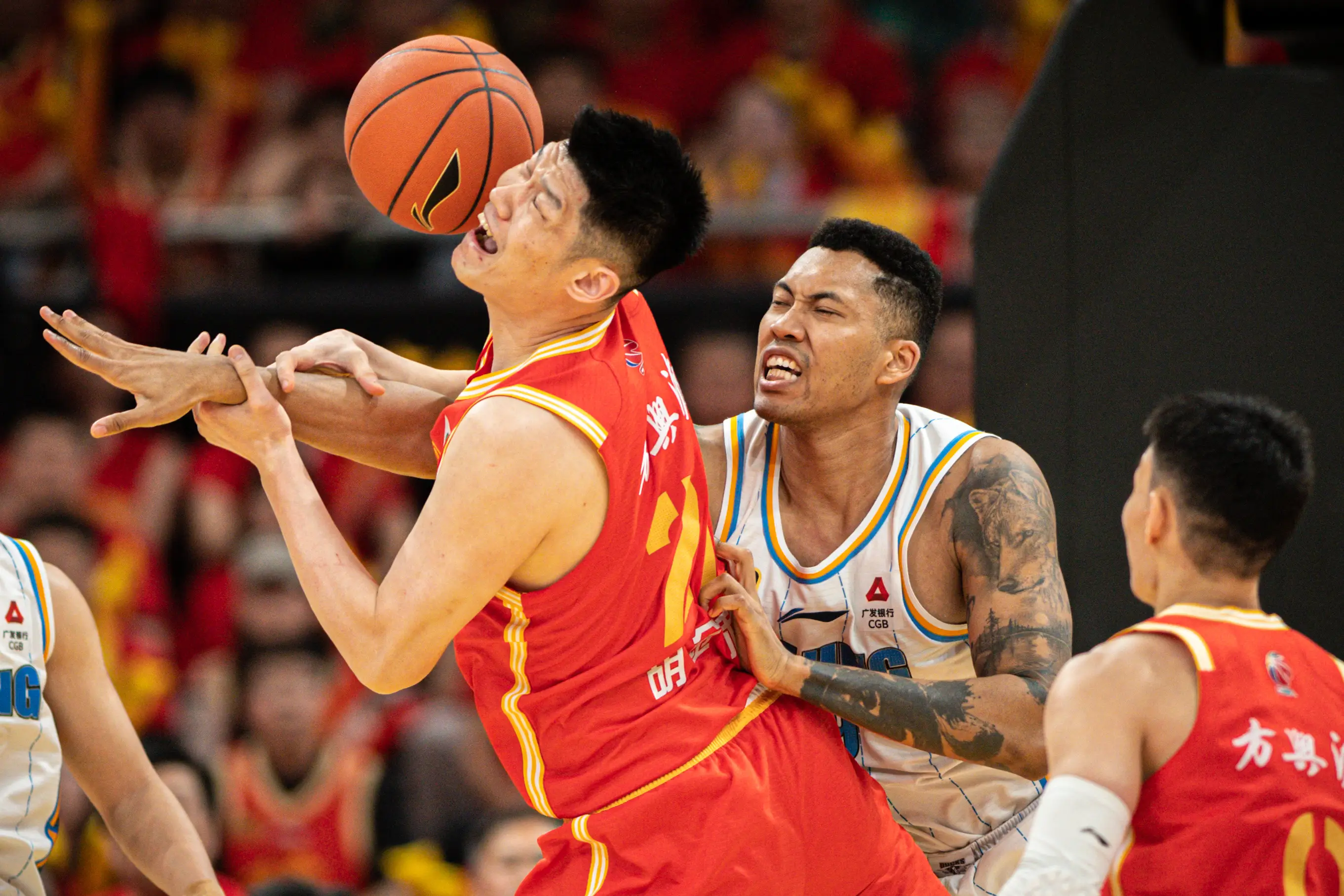 关于雄鹿险胜北京队，张镇麟统治全场的信息